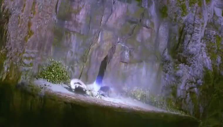 高空畅游的女孩