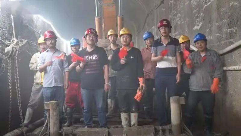 ￼￼男朋友在他母亲乳癌跟我分开 现在欠债 以前很紧张我的现在却很冷漠但还是会跟我聊天？游戏画面